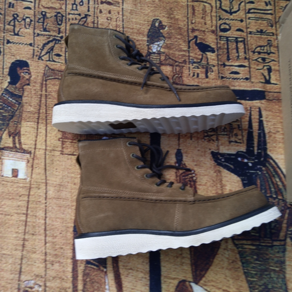 Frye Montana MocToe New In Box! - Picture 9 of 10